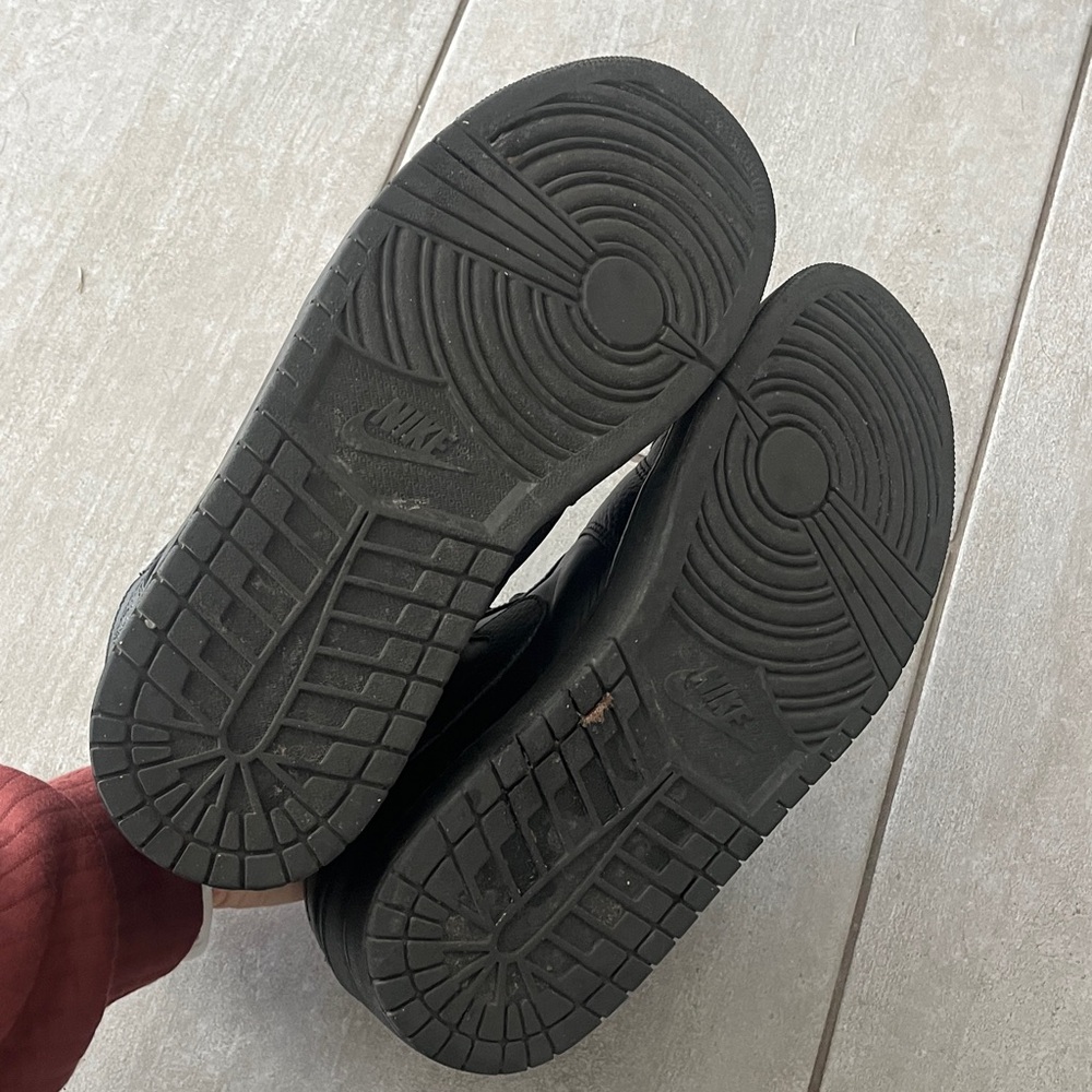 Nike Jordan 1 Mid Triple Black - Picture 9 of 10